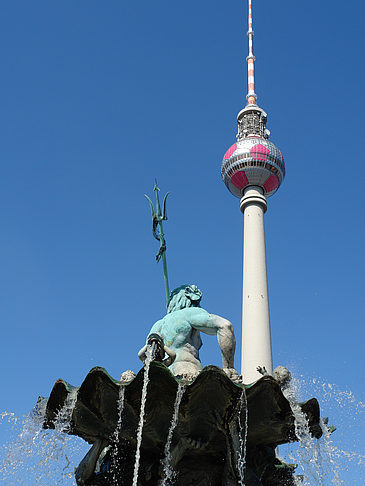 Fotos Fernsehturm mit Neptunbrunnen | Berlin