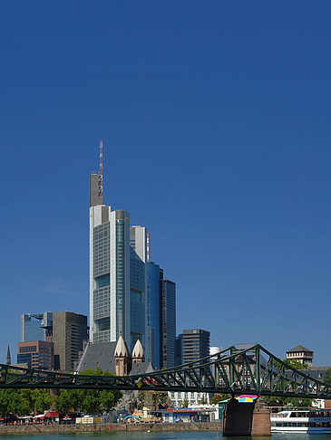 Commerzbank mit eisernem Steg Fotos