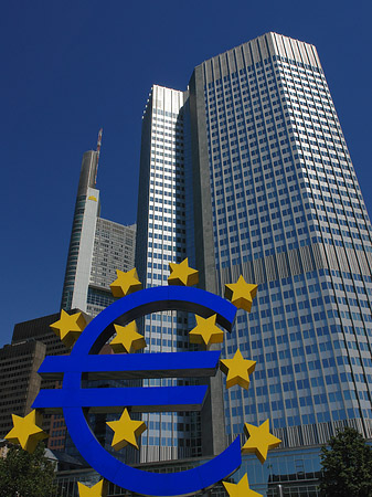 Foto Eurozeichen mit Eurotower