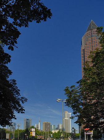 Foto Messeturm mit Skyline