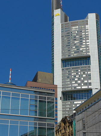 Schauspiel Frankfurt mit Commerzbanktower