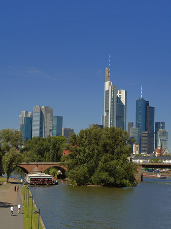 Fotos Skyline von Frankfurt mit Ufer | Frankfurt am Main