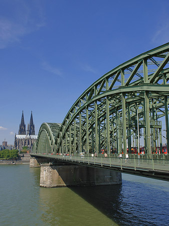 Hohenzollernbrücke am Kölner Dom Fotos