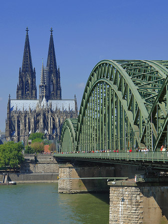 Hohenzollernbrücke am Kölner Dom Fotos