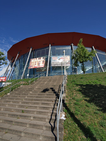 Foto Kölnarena auf der Treppe