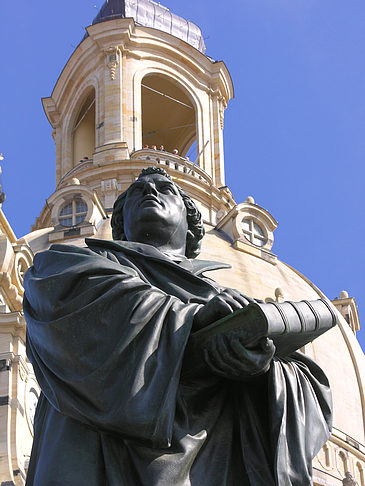 Martin Luther Denkmal an der Frauenkirche Foto 