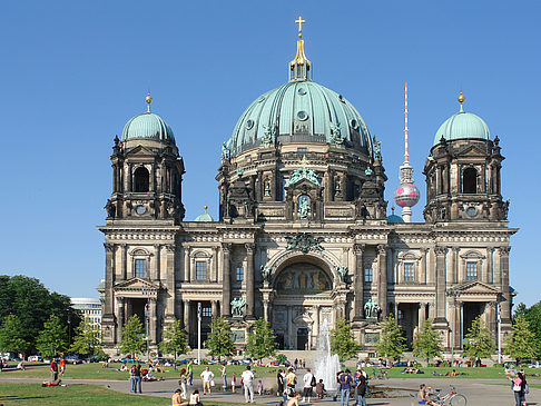 Berliner Dom mit Fernsehturm Fotos