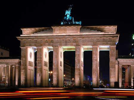 Fotos Brandenburger Tor mit Straßenverkehr | Berlin