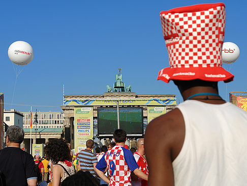 Fans am Brandenburger Tor Fotos