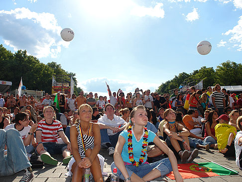 Fotos Fans am Brandenburger Tor