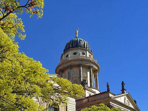 Fotos Französischer Dom mit Bäumen | Berlin