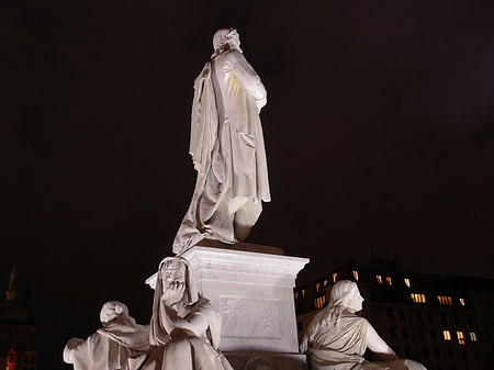 Schiller Statue auf dem Gendarmenmarkt