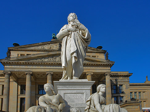 Foto Schillerdenkmal mit Konzerthaus