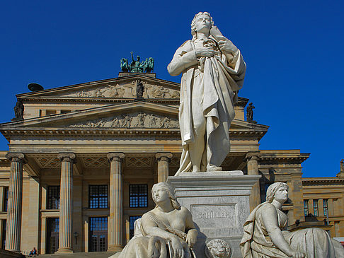 Foto Schillerdenkmal mit Konzerthaus