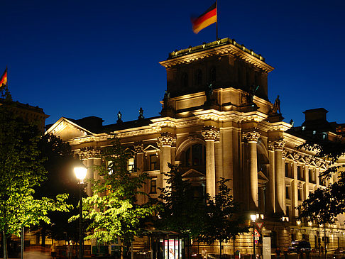 Reichstag bei Nacht