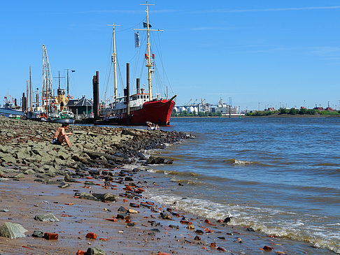 Strand und Hafen von Övelgönne