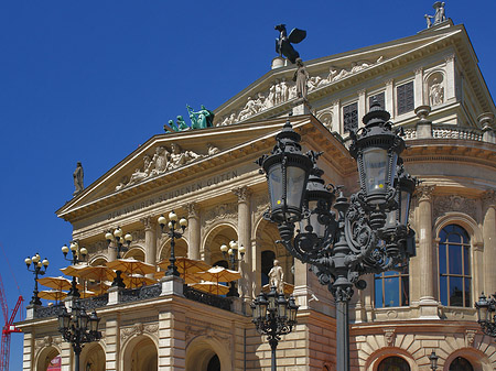 Alte Oper mit Laterne