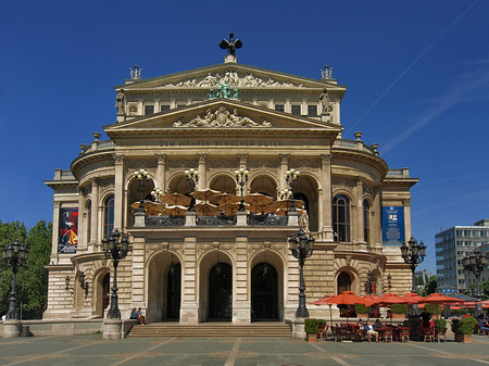 Foto Alte Oper mit Schirmen - Frankfurt am Main