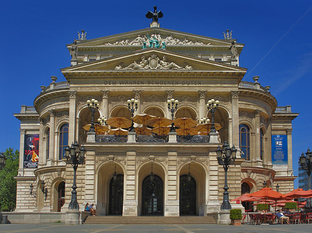 Foto Alte Oper mit Schirmen - Frankfurt am Main