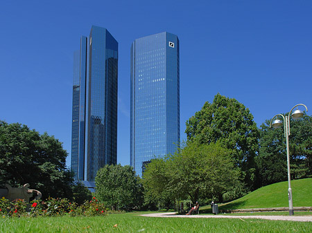 Fotos Deutsche Bank mit Weg | Frankfurt am Main