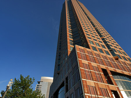 Foto Messeturm von unten - Frankfurt am Main