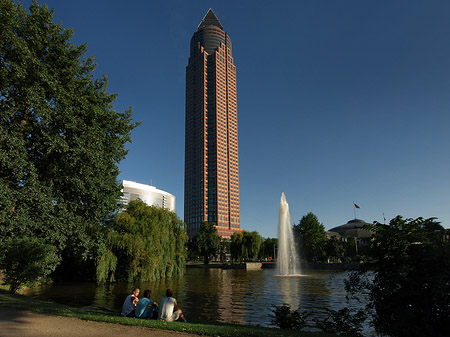 Foto Messeturm mit Ludwig-Erhard-Anlage - Frankfurt am Main