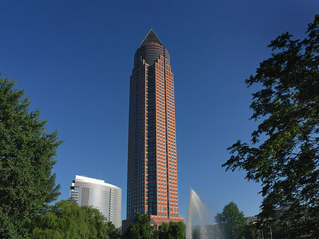 Foto Messeturm mit Ludwig-Erhard-Anlage - Frankfurt am Main