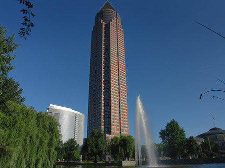 Foto Messeturm mit Ludwig-Erhard-Anlage - Frankfurt am Main