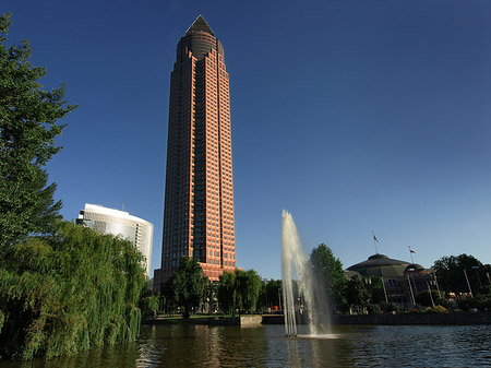 Messeturm mit Ludwig-Erhard-Anlage Fotos