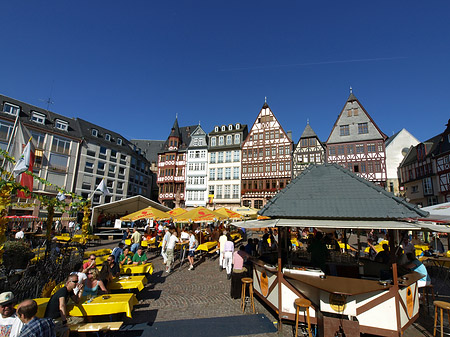 Foto Römer mit Schirmen - Frankfurt am Main