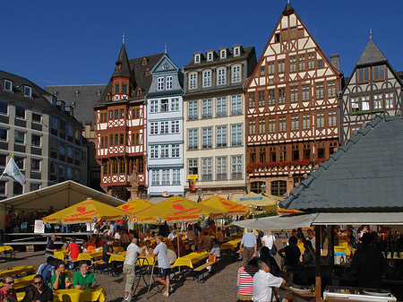 Foto Römer mit Schirmen - Frankfurt am Main