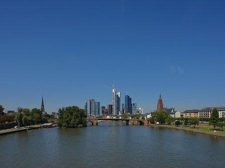 Fotos Skyline von Frankfurt mit Alter Brücke