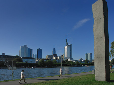 Fotos Skyline von Frankfurt mit Obelisk | Frankfurt am Main