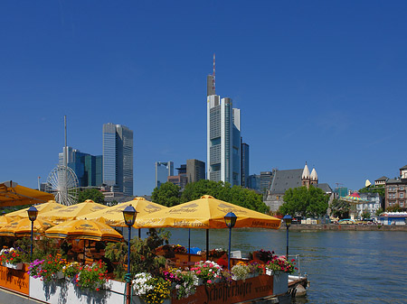 Foto Skyline von Frankfurt mit Schöfferhofer Weizen - Frankfurt am Main