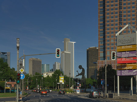 Foto Messeturm auf der Theodor-Heuss-Allee - Frankfurt am Main