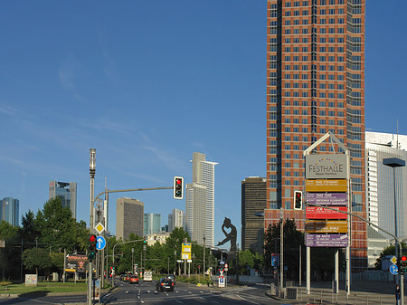 Messeturm auf der Theodor-Heuss-Allee Fotos