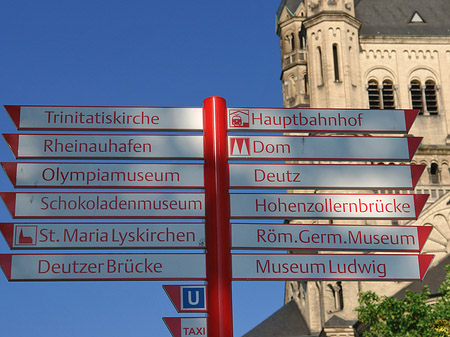 Fotos Schild vor Groß St.Martin | Köln