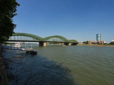 Hohenzollernbrücke reicht ans Kennedyufer