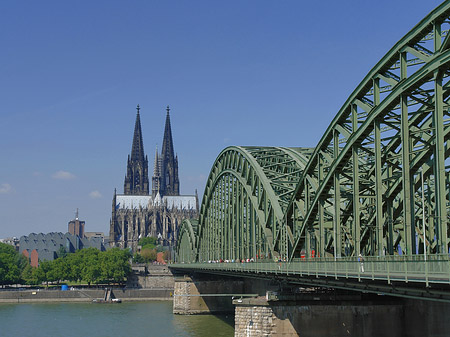 Hohenzollernbrücke am Kölner Dom Fotos