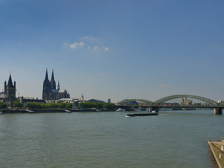 Hohenzollernbrücke am Kölner Dom Fotos