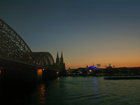 Fotos Kölner Dom hinter der Hohenzollernbrücke | Köln