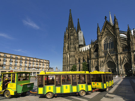 Fotos Bimmelbahn fährt zum Kölner Dom