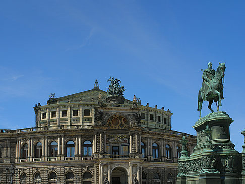 Foto König-Johann-Statue mit Semperoper - Dresden