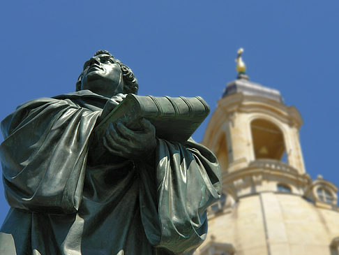 Lutherdenkmal vor der Frauenkirche Fotos