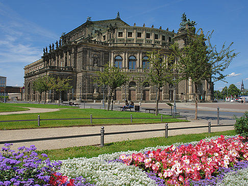 Fotos Semperoper mit Blumen