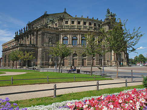 Foto Semperoper mit Blumen - Dresden