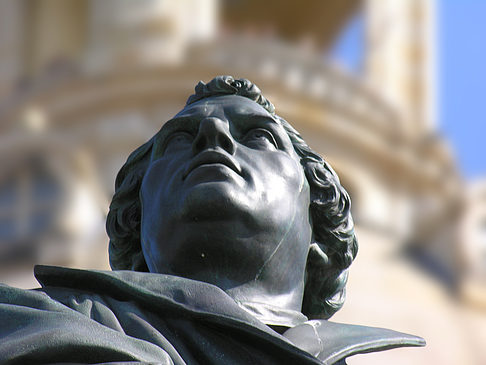 Martin Luther Denkmal an der Frauenkirche Fotos