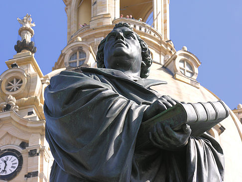 Martin Luther Denkmal an der Frauenkirche Foto 