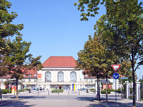 Bahnhofsgebäude